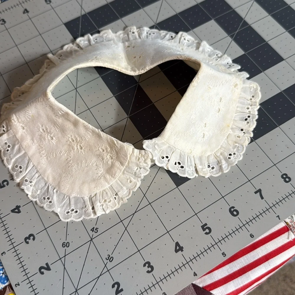 Vintage Eyelet Lace Peter Pan Detachable Collar – Embroidered Floral with Ruffle - Picture 10 of 10